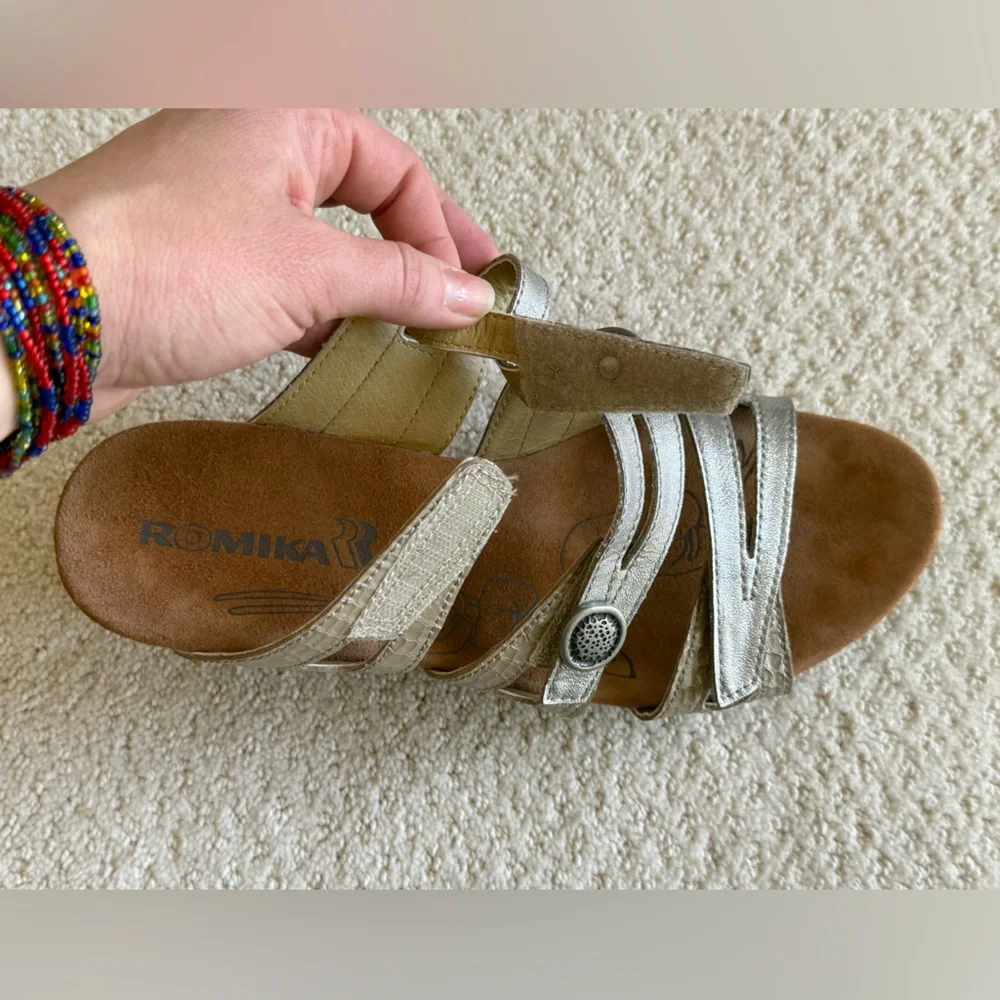 Romika Silver Metallic Strappy Wedge Adjustable Strap Sandal‎ Size 38 (7-7.5)